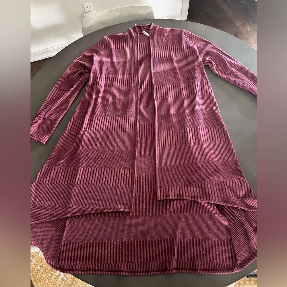 Azules Women’s High-Low Longsleeve Maroon Duster, size XL
